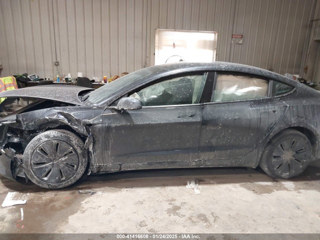 5YJ3E1EA4SF913869 Tesla MODEL 3