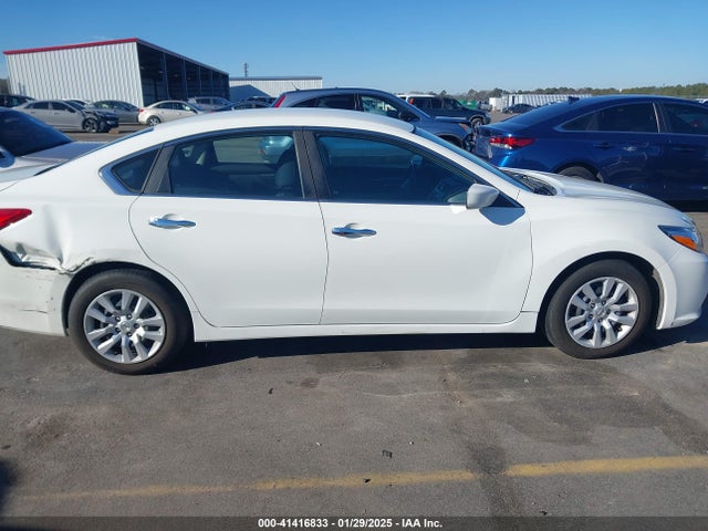 Nissan Altima 2.5 S 2017 1N4AL3AP3HC292302 Image 13