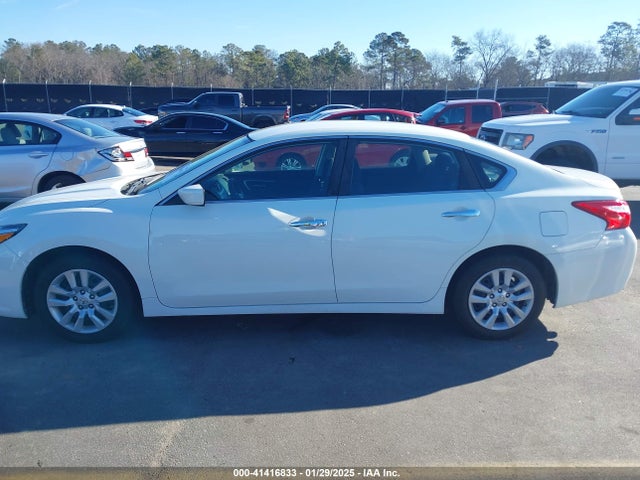 Nissan Altima 2.5 S 2017 1N4AL3AP3HC292302 Image 14