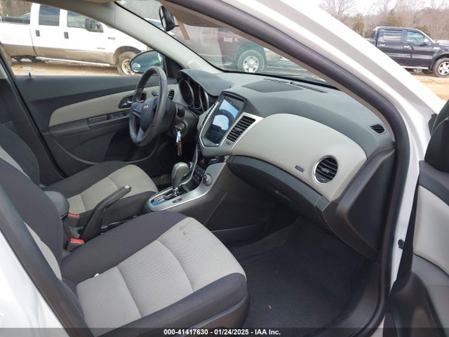 1G1PA5SHXF7231072 Chevrolet Cruze Ls Auto