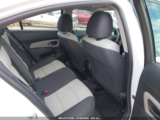 1G1PA5SHXF7231072 Chevrolet Cruze Ls Auto