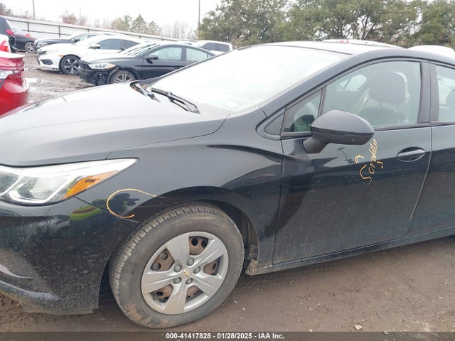 Chevrolet Cruze Ls Auto 2018 1G1BC5SMXJ7107491 Image 17