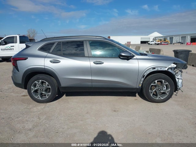 KL77LHEP8SC040335 Chevrolet Trax Fwd Lt