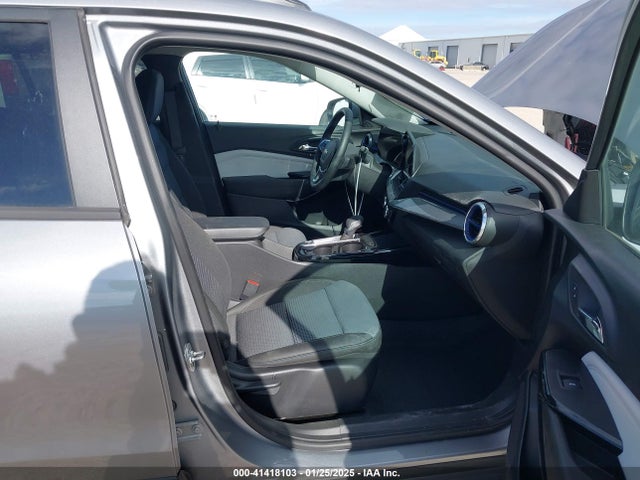 KL77LHEP8SC040335 Chevrolet Trax Fwd Lt