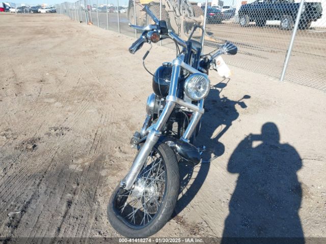 2010 HARLEY-DAVIDSON FXDWG 1HD1GP41XAC327452 Photo 4