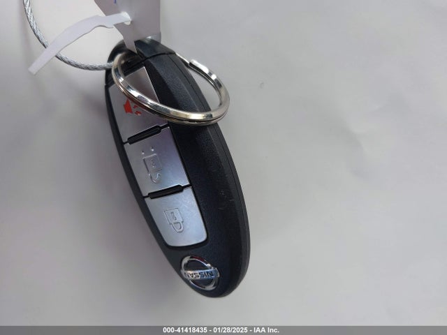 JN1BJ1CR9HW108652 Nissan Rogue Sport Sv