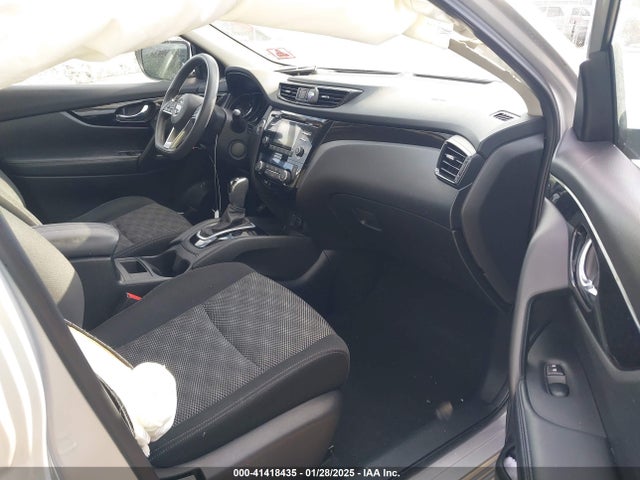 JN1BJ1CR9HW108652 Nissan Rogue Sport Sv