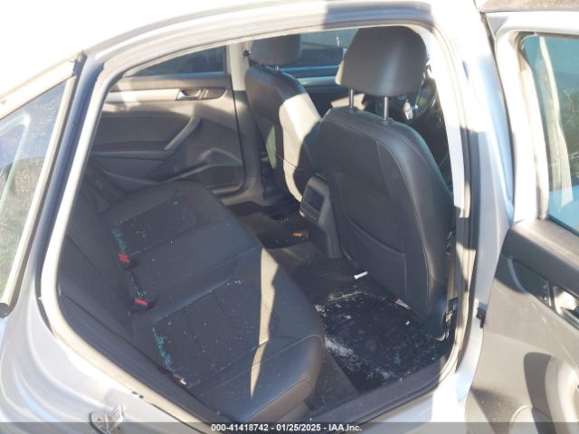 1VWAT7A30FC022274 Volkswagen Passat 1.8t Wolfsburg Edition