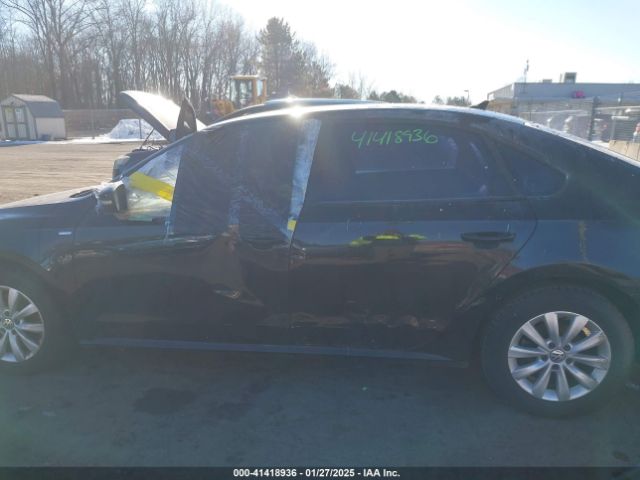 1VWAT7A30FC043870 Volkswagen Passat 1.8t Wolfsburg Edition