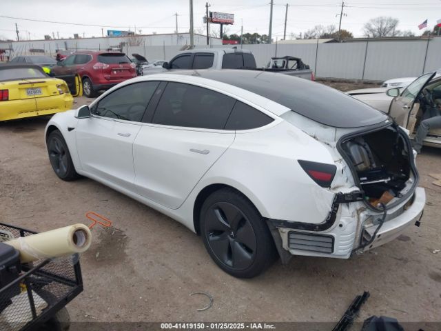 2019 TESLA MODEL 3 5YJ3E1EB2KF388108 Photo 2