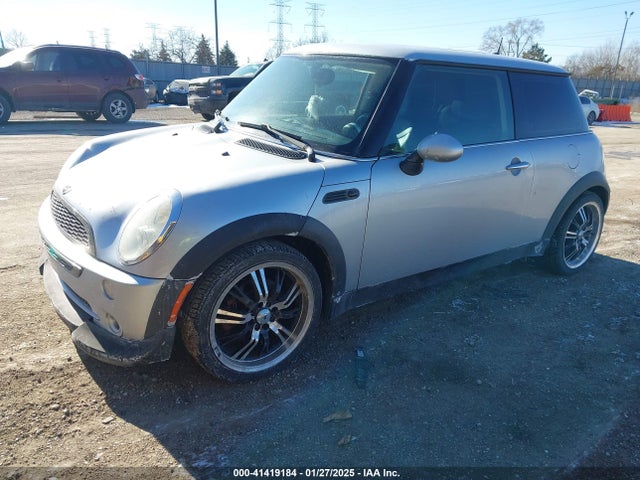2005 MINI COOPER WMWRC33515TK62944 Photo 1