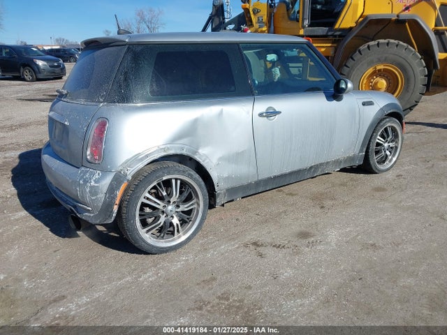 2005 MINI COOPER WMWRC33515TK62944 Photo 3