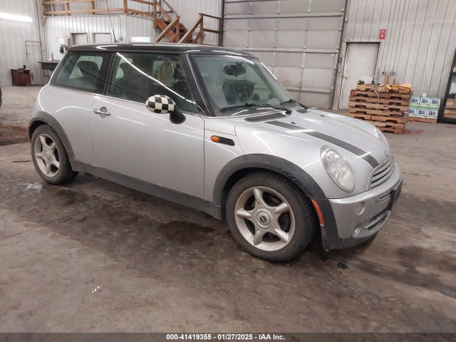 2006 MINI COOPER WMWRC33546TK16333 Photo 0