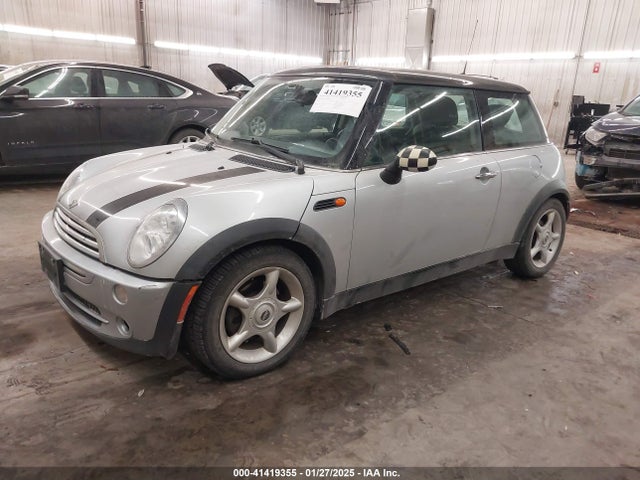 2006 MINI COOPER WMWRC33546TK16333 Photo 1