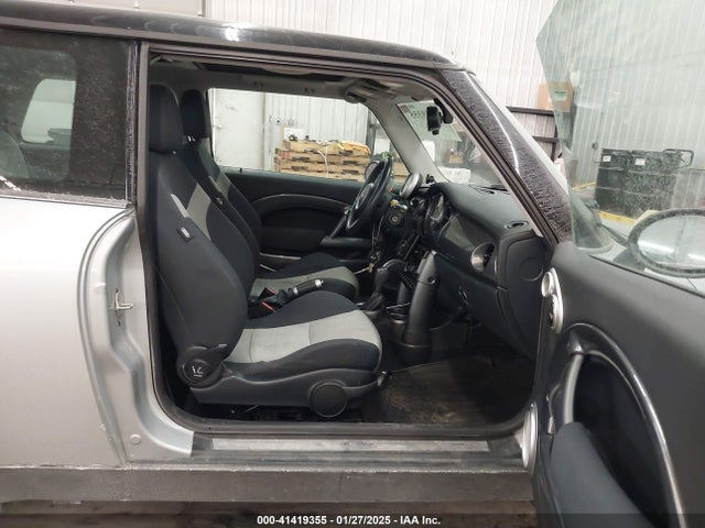 2006 MINI COOPER WMWRC33546TK16333 Photo 4