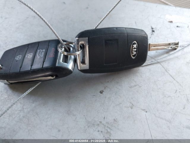 5XYKTDA6XFG557690 KIA SORENTO LX
