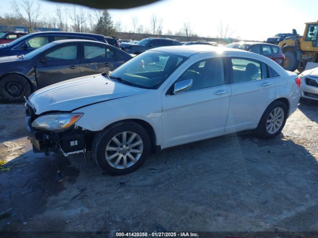 1C3CCBCG0EN135616 Chrysler 200 Limited