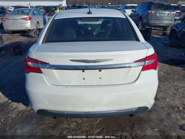 1C3CCBCG0EN135616 Chrysler 200 Limited