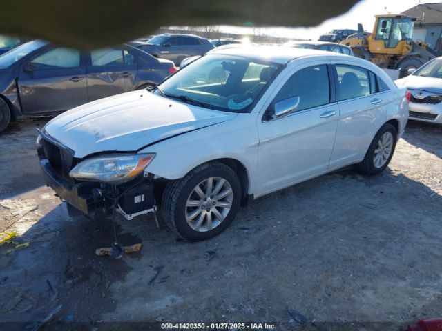 1C3CCBCG0EN135616 Chrysler 200 Limited