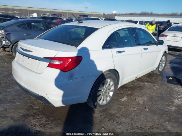 1C3CCBCG0EN135616 Chrysler 200 Limited