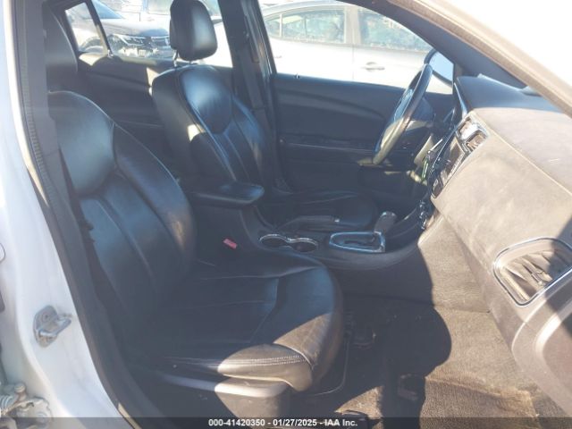 1C3CCBCG0EN135616 Chrysler 200 Limited