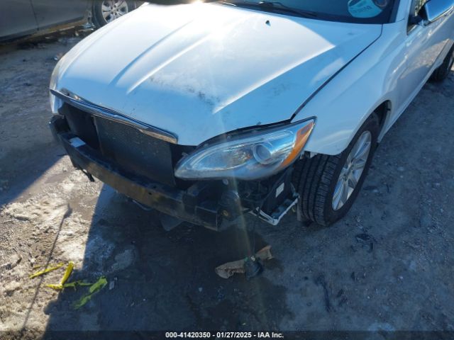 1C3CCBCG0EN135616 Chrysler 200 Limited