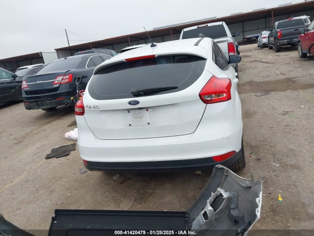 Ford FOCUS SE 2016 1FADP3K22GL297882 Image 17