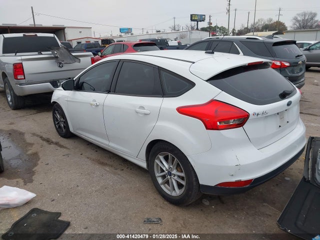 Ford FOCUS SE 2016 1FADP3K22GL297882 Image 3