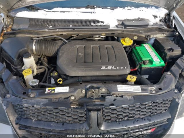 2C4RDGBG7JR215400 Dodge Grand Caravan Se Plus