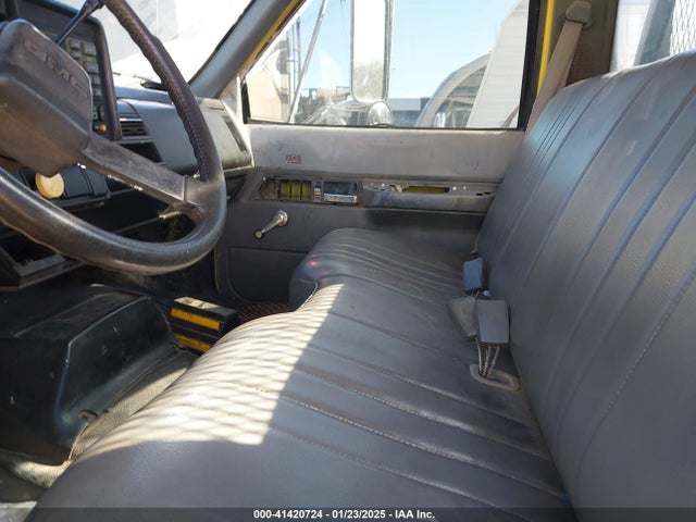 41420724 :رقم المزاد ، 1GDJ6H1P1PJ507132 vin ، 1993 Gmc Topkick C6h042 مزاد بيع