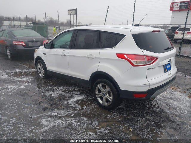 1FMCU0GX5GUC67878 Ford ESCAPE SE