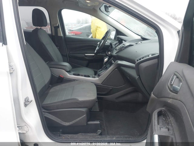 1FMCU0GX5GUC67878 Ford ESCAPE SE