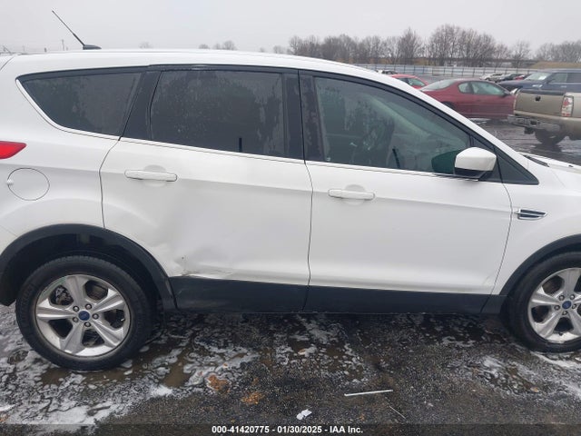 1FMCU0GX5GUC67878 Ford ESCAPE SE