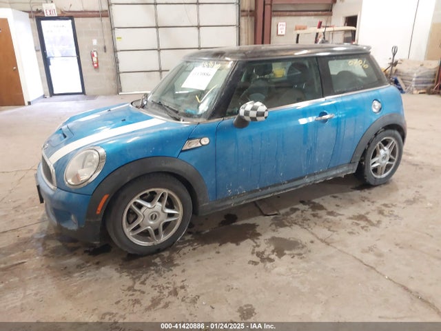 2009 MINI COOPER S WMWMF73509TW84251 Photo 1