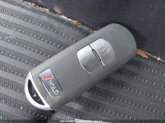 JM1BM1L71E1148770 Mazda MAZDA3