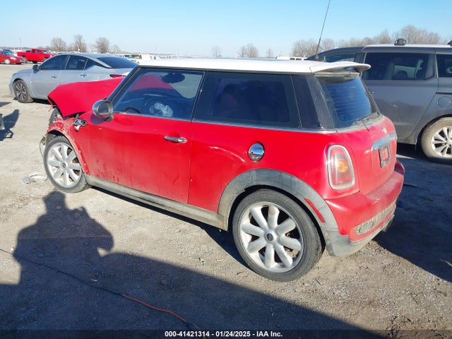 2008 MINI COOPER S WMWMF73518TV39007 Photo 2