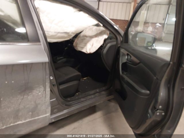 JN1BJ1CR3HW138200 Nissan Rogue Sport S