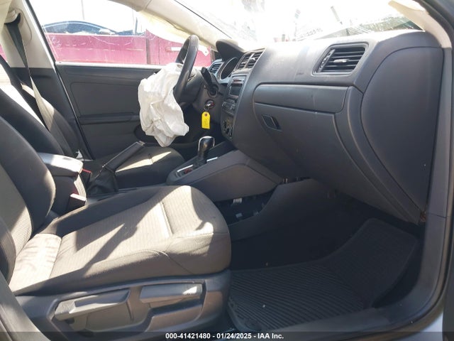 3VW2K7AJXFM239755 Volkswagen Jetta 2.0l S