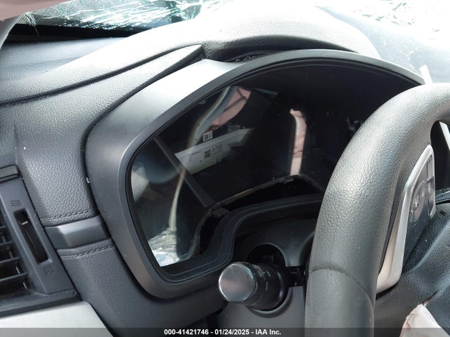 2HKRW6H38HH206642 Honda CR-V LX