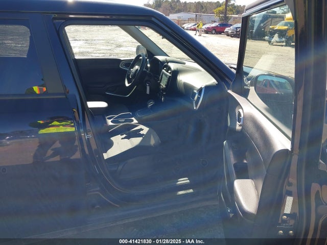 KNDJ23AU8M7148086 KIA SOUL LX
