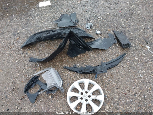 JTDEPMAE6MJ187585 Toyota COROLLA LE