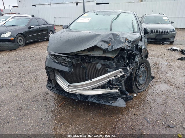 JTDEPMAE6MJ187585 Toyota COROLLA LE