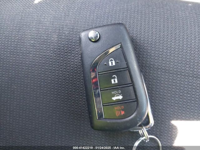 JTDEPMAE2NJ207686 Toyota COROLLA LE