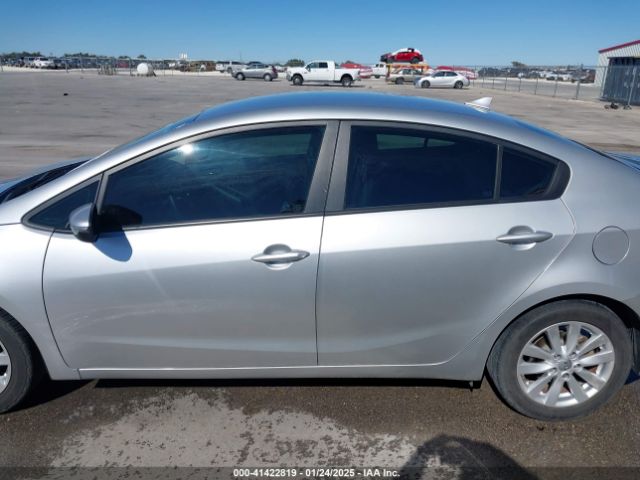 KNAFX4A6XE5215831 KIA FORTE LX