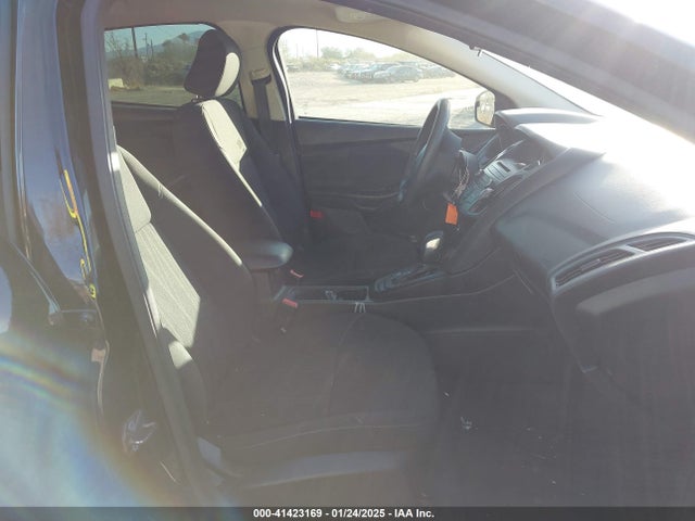 1FADP3K23HL278582 Ford FOCUS SE