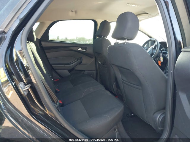 1FADP3K23HL278582 Ford FOCUS SE