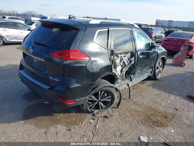 JN8AT2MV8HW018837 Nissan Rogue Sl