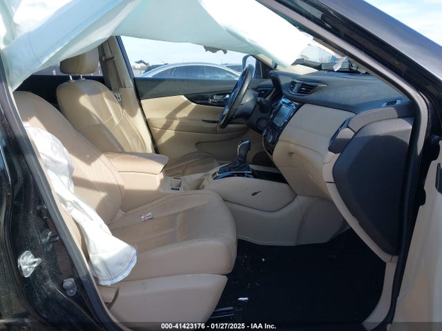 JN8AT2MV8HW018837 Nissan Rogue Sl