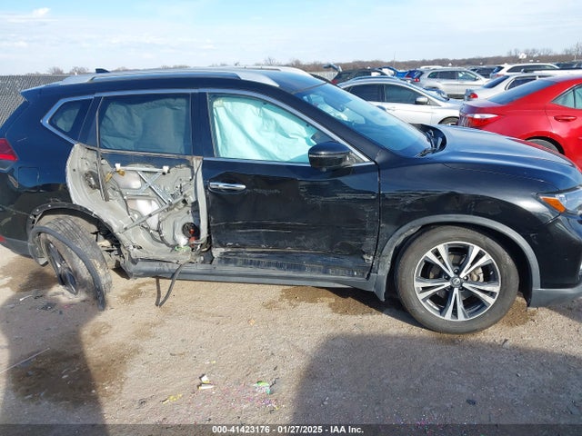 JN8AT2MV8HW018837 Nissan Rogue Sl