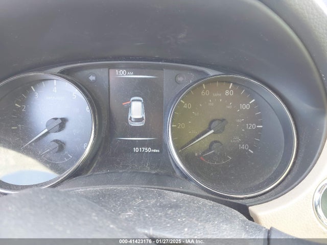 JN8AT2MV8HW018837 Nissan Rogue Sl